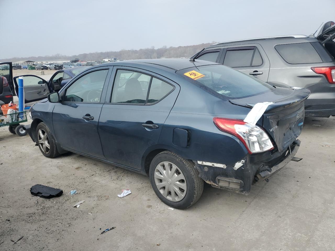 2016 Nissan Versa S - Фото 2