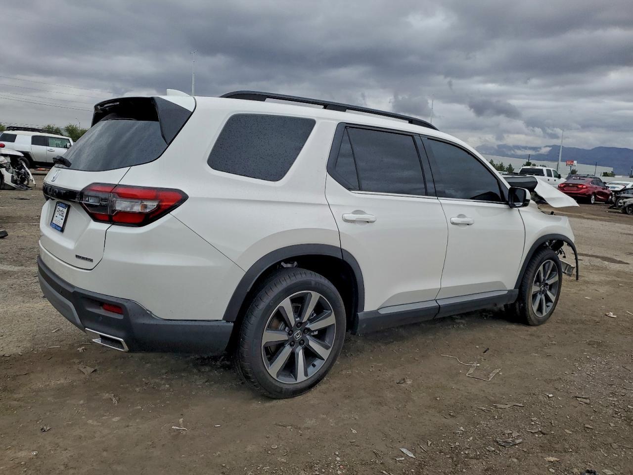 2025 Honda Pilot Touring - Фото 3