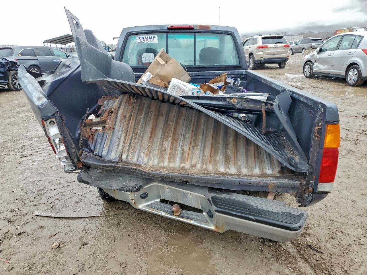 1996 Nissan Pickup - Image 6