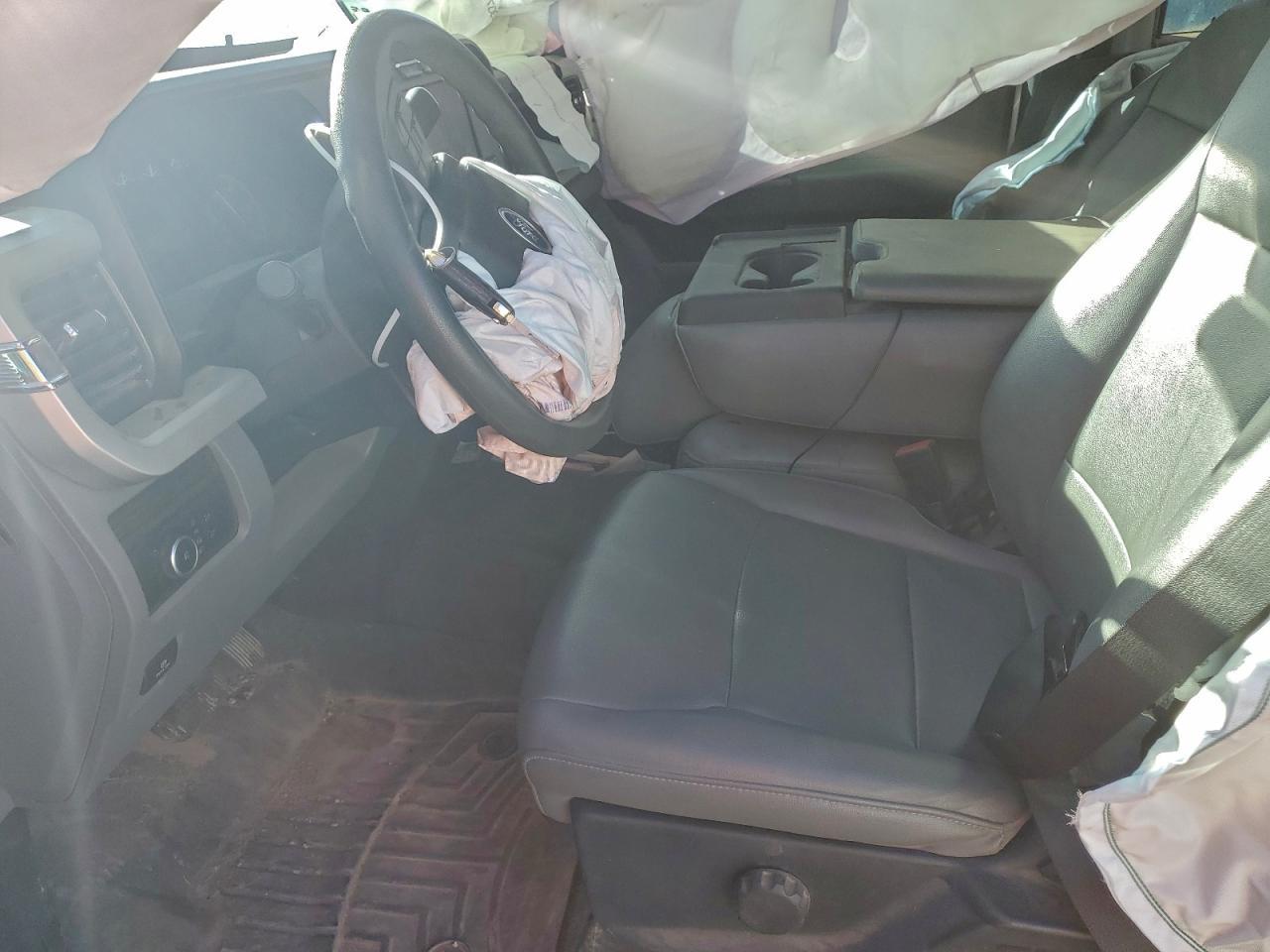 2023 Ford F550 Super Duty Truck Cab And Chassis - Image 7