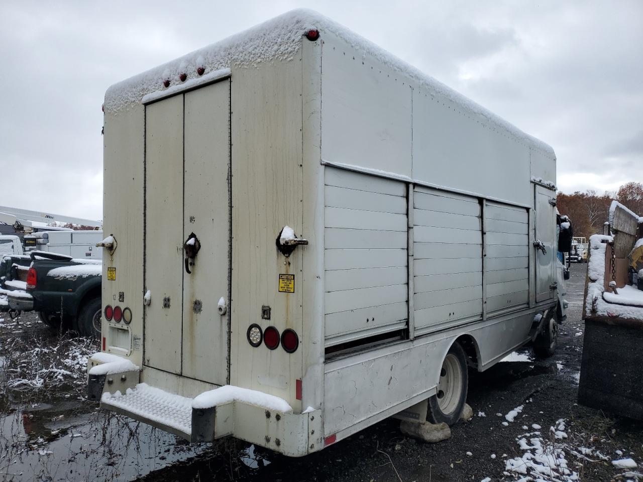 2024 Isuzu Npr Hd - Refrigerator Delivery Truck *** Prior Fleet * Driveshaft Is Disconnected *** - Фото 3