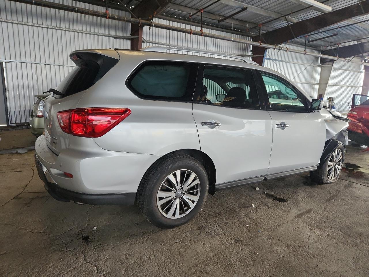 2018 Nissan Pathfinder S - Фото 3