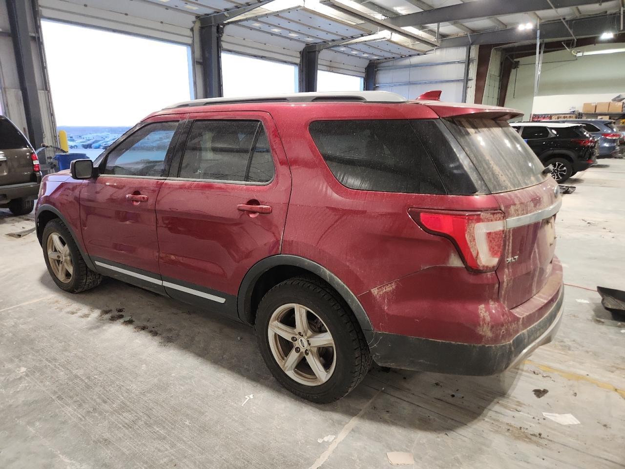 2016 Ford Explorer Xlt - Фото 2