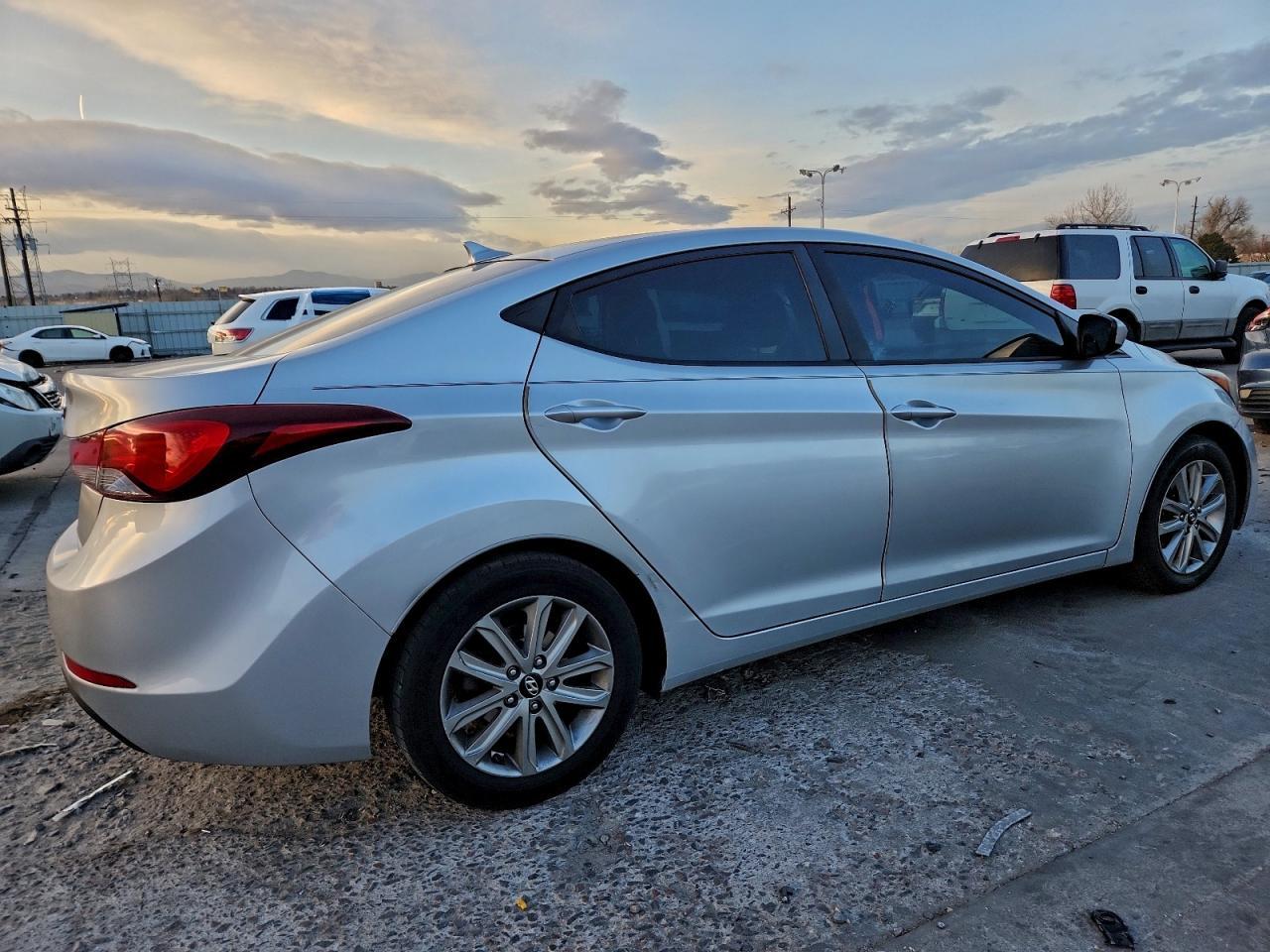 2014 Hyundai Elantra Se - Image 3