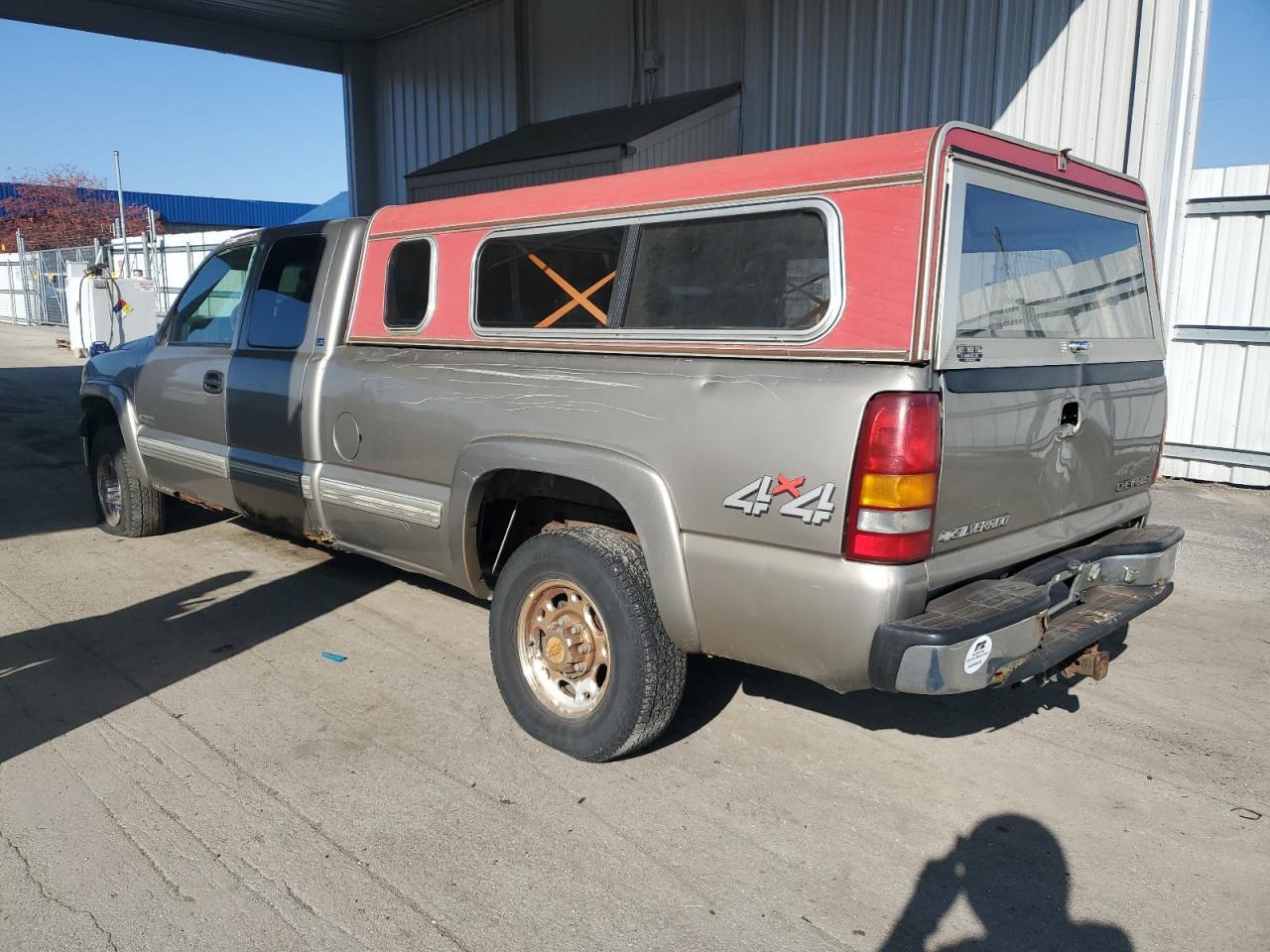 2000 Chevrolet Silverado K2500 - Image 2