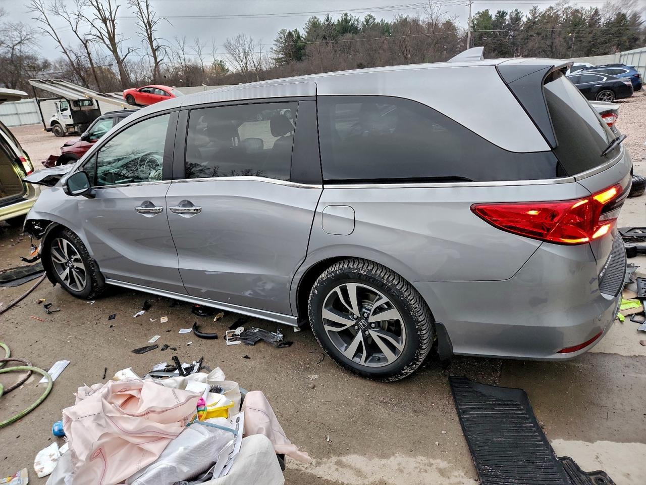 2023 Honda Odyssey Touring - Фото 2