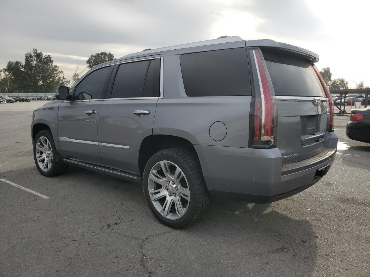 2018 Cadillac Escalade Premium Luxury - Фото 2