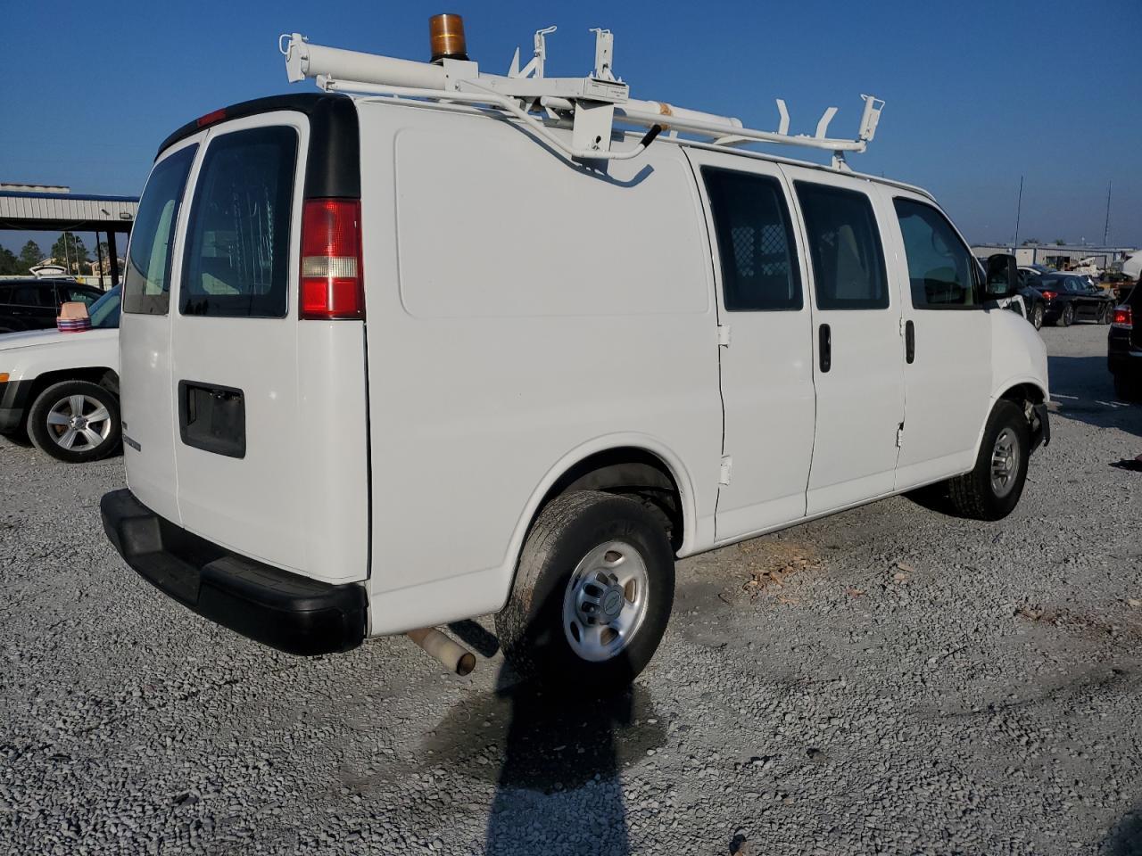 2011 Chevrolet Express 2500 Utility / Service Van - Image 3