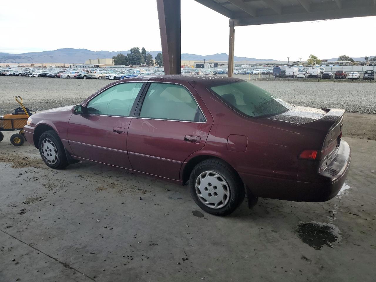 1998 Toyota Camry Ce - Фото 2