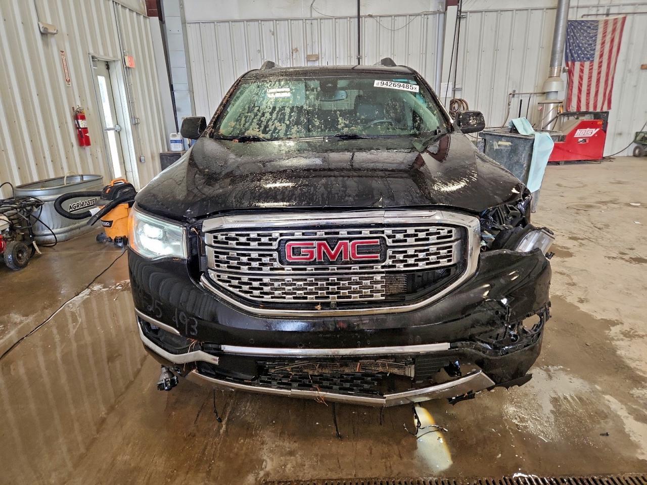 2018 GMC Acadia Denali - Image 5
