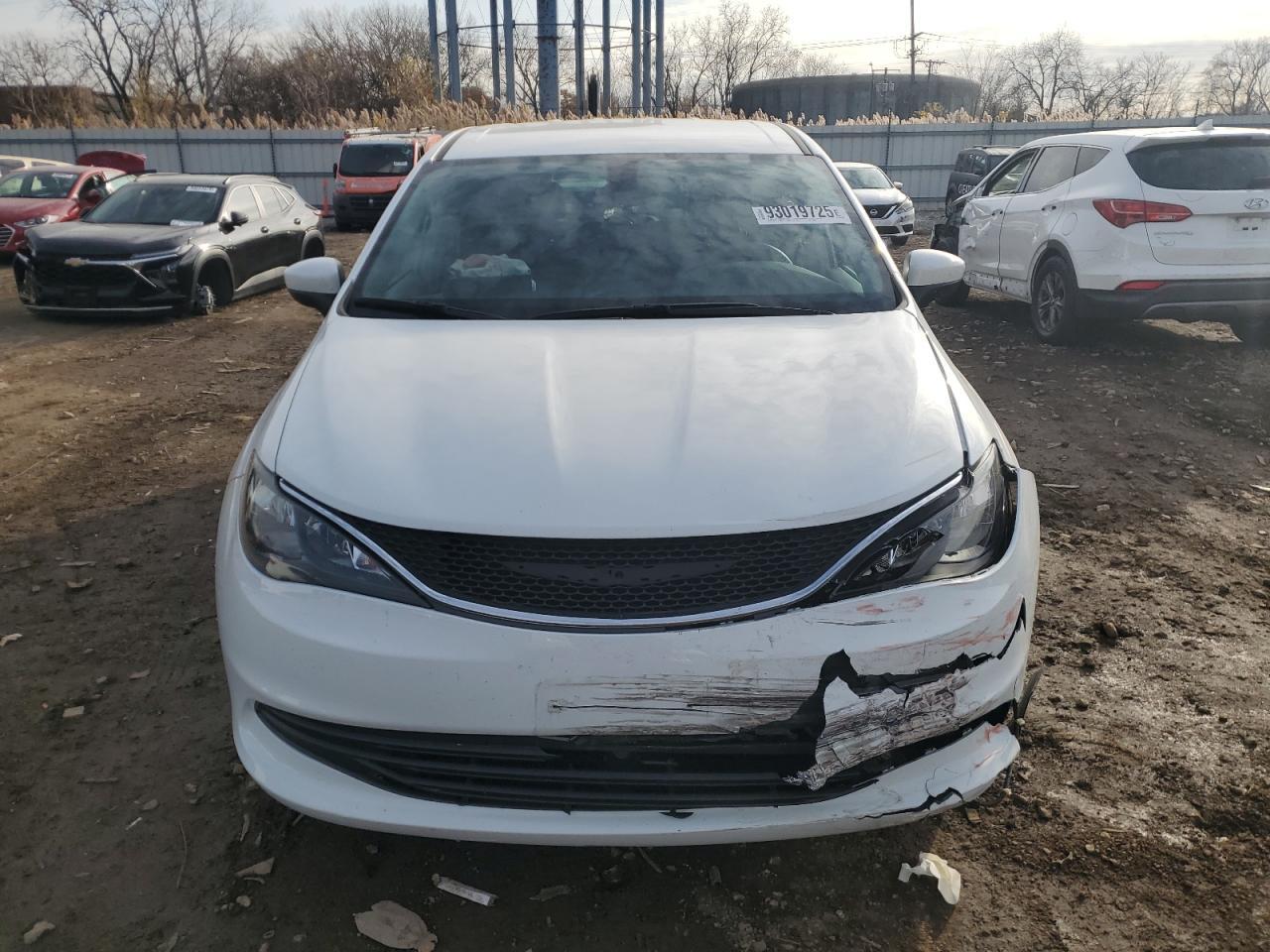2017 Chrysler Pacifica Touring - Фото 5