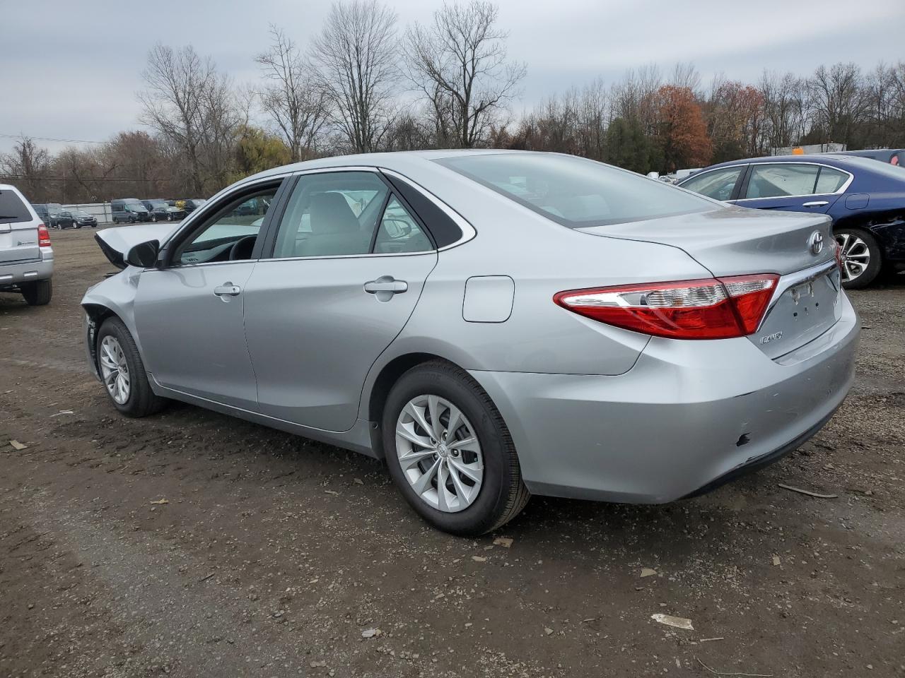 2015 Toyota Camry Le - Image 2
