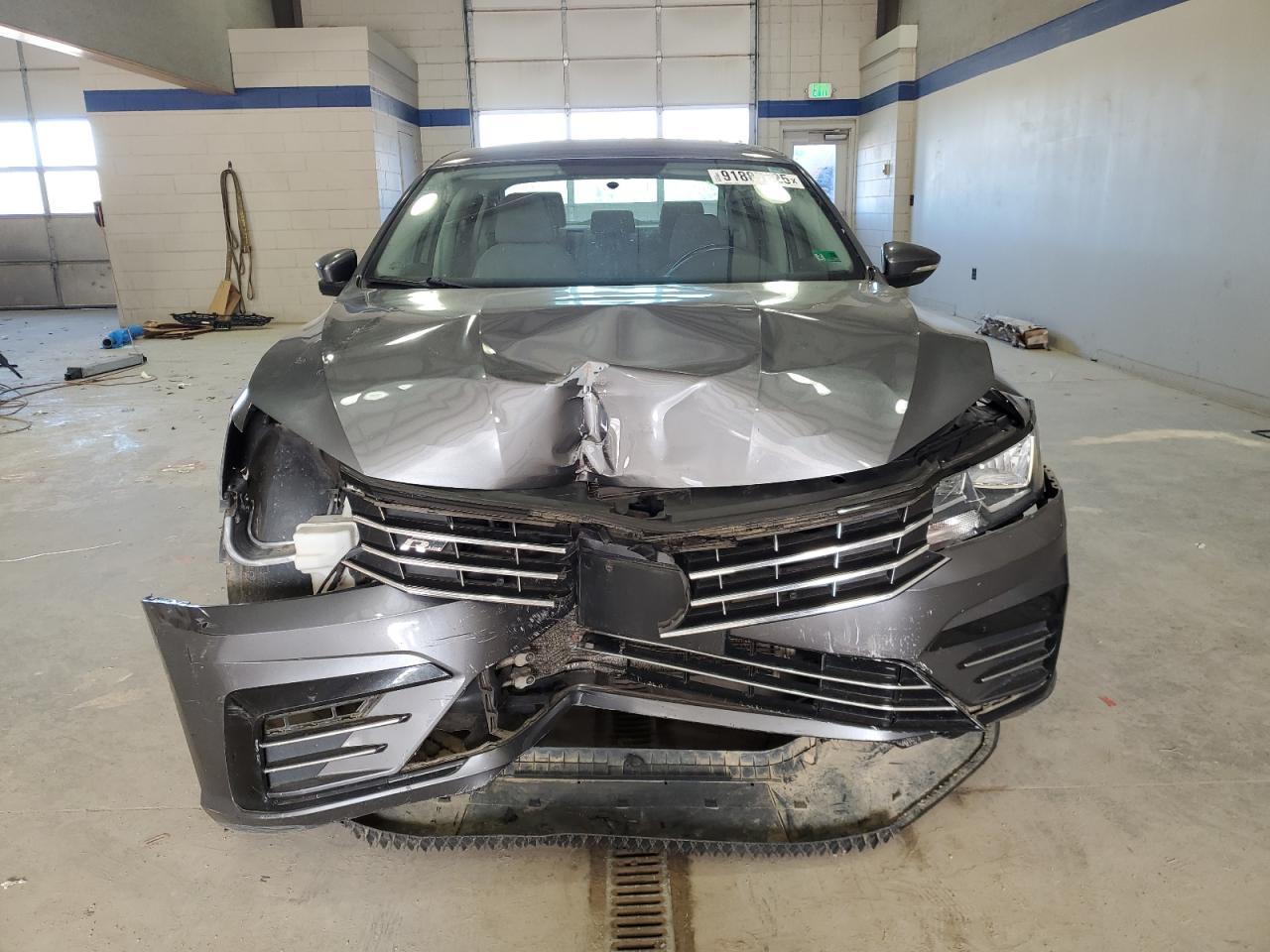 2016 Volkswagen Passat S - Фото 5