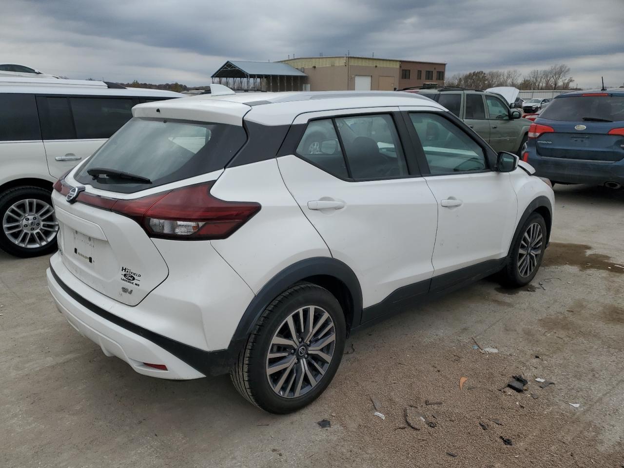 2021 Nissan Kicks Sv - Image 3
