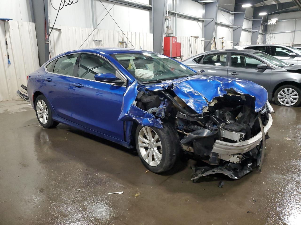 2015 Chrysler 200 Limited - Фото 4