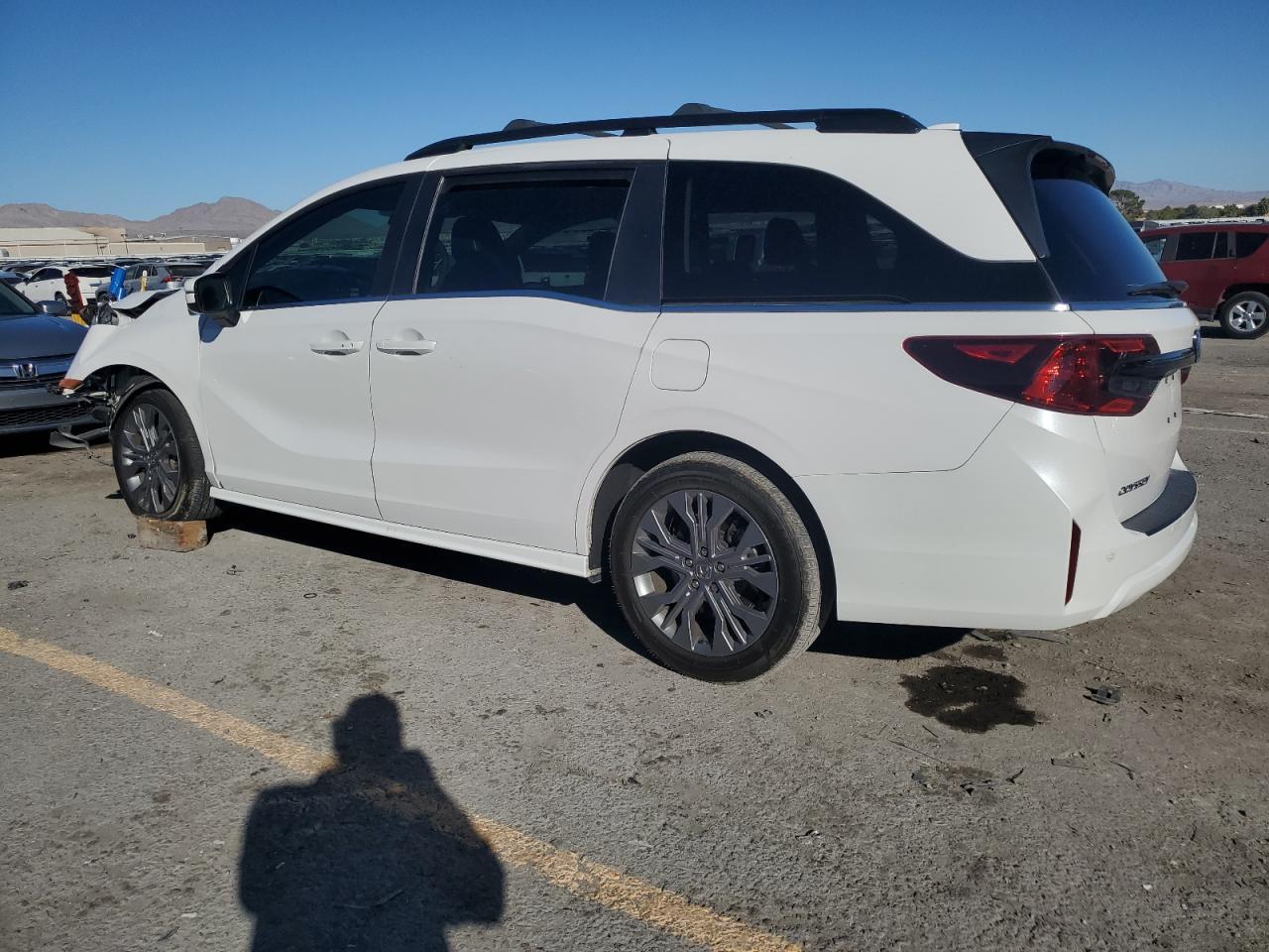 2025 Honda Odyssey Touring - Фото 2