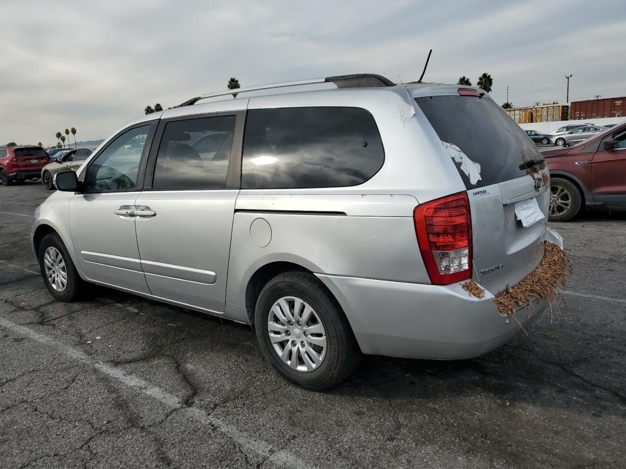 2012 Kia Sedona Lx - Image 2