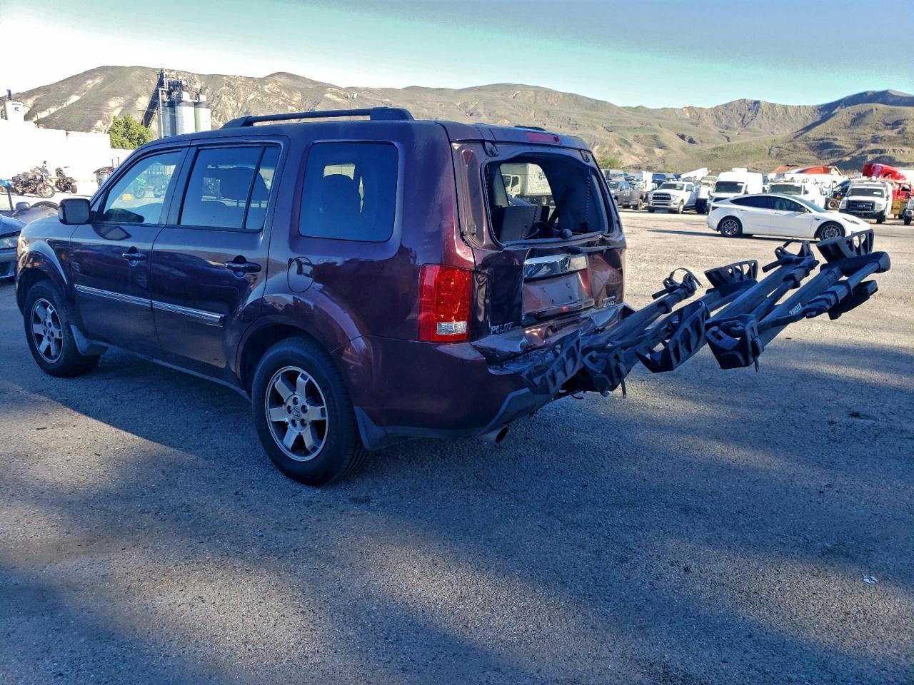 2010 Honda Pilot Touring - Image 2