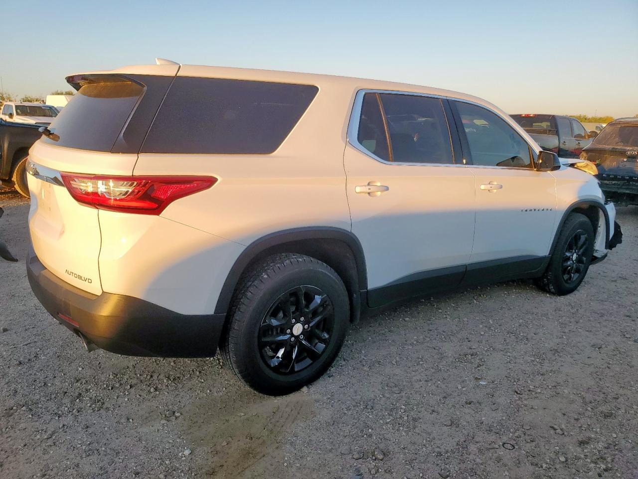 2019 Chevrolet Traverse Ls - Image 3