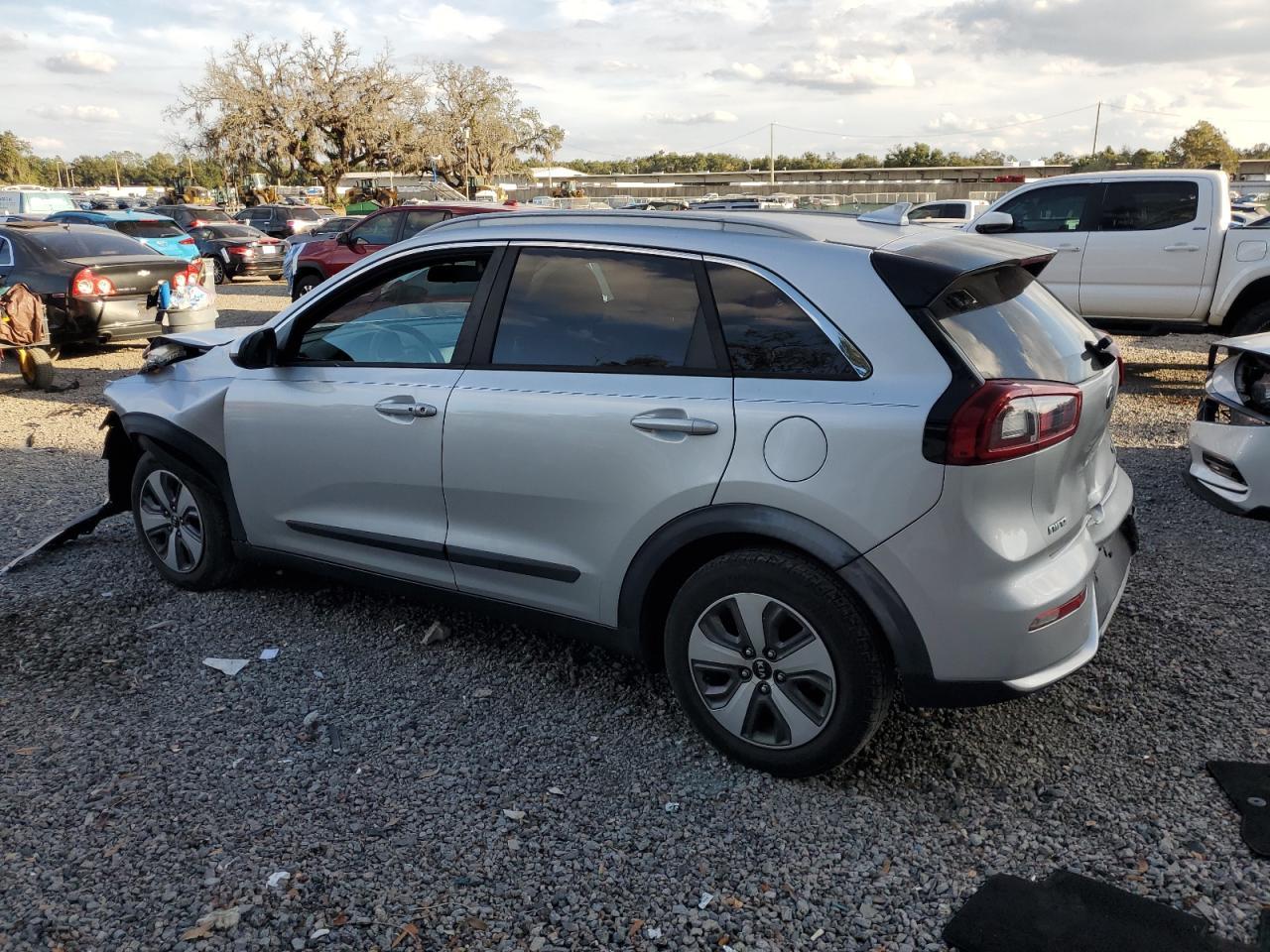 2017 Kia Niro Fe - Фото 2