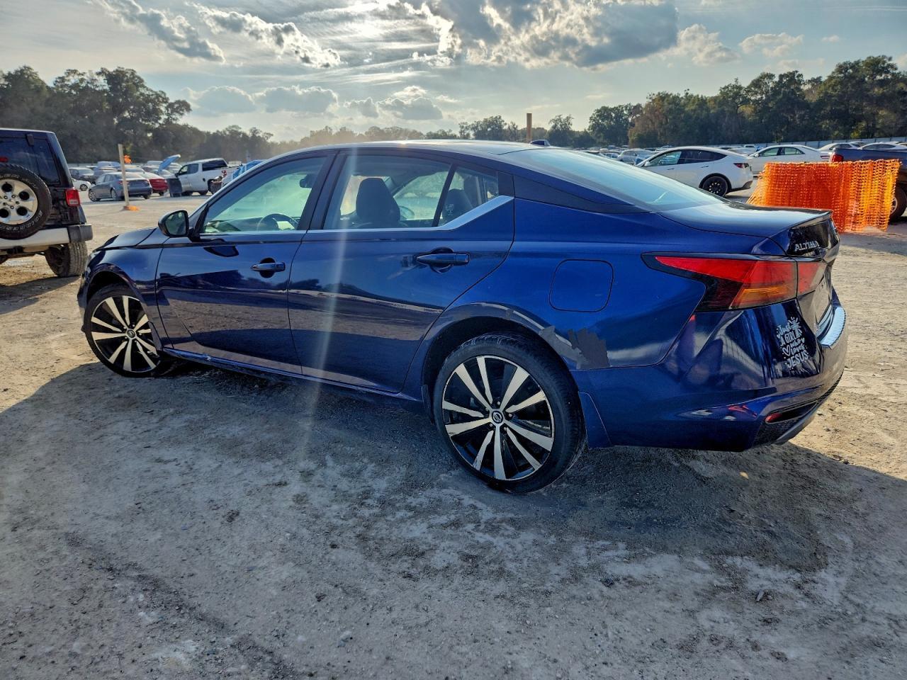 2021 Nissan Altima - Фото 2