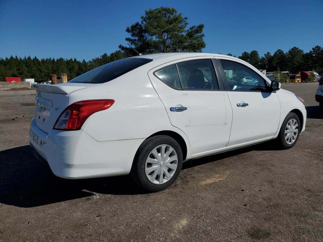 2018 Nissan Versa S - Фото 3