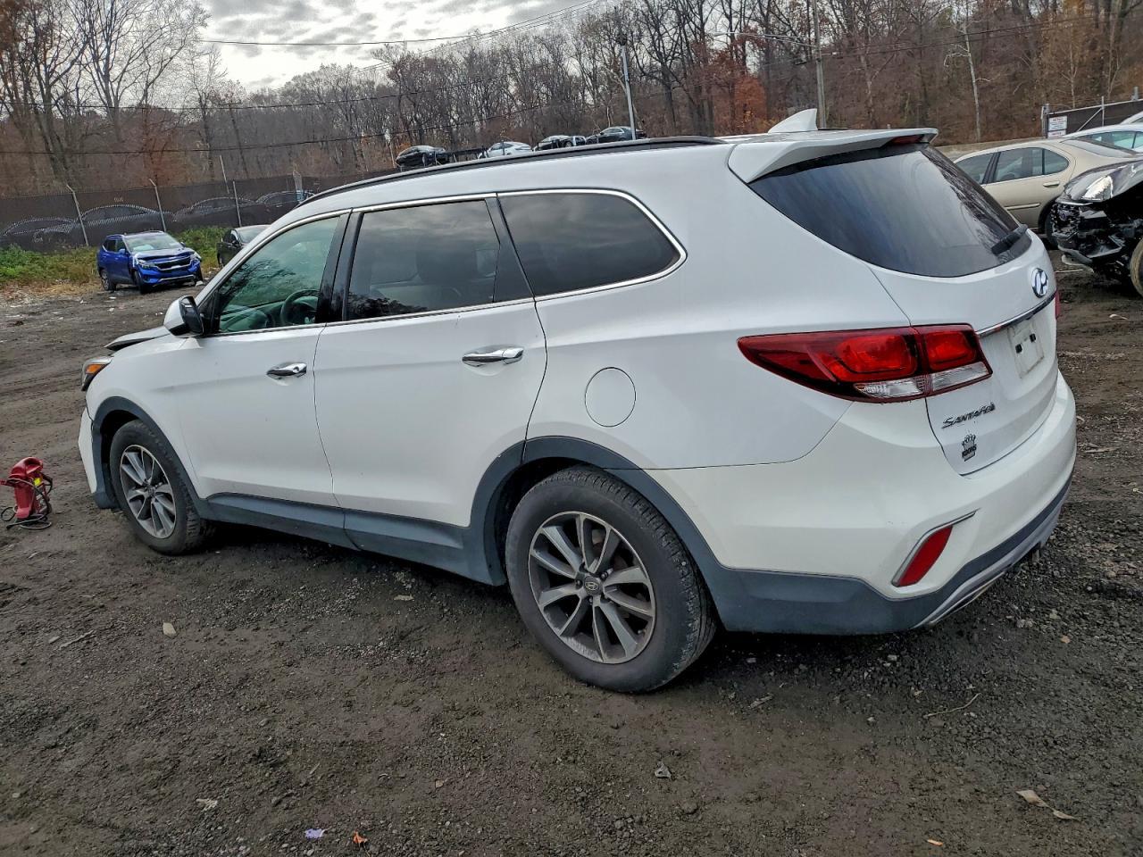 2017 Hyundai Santa Fe Se - Фото 2