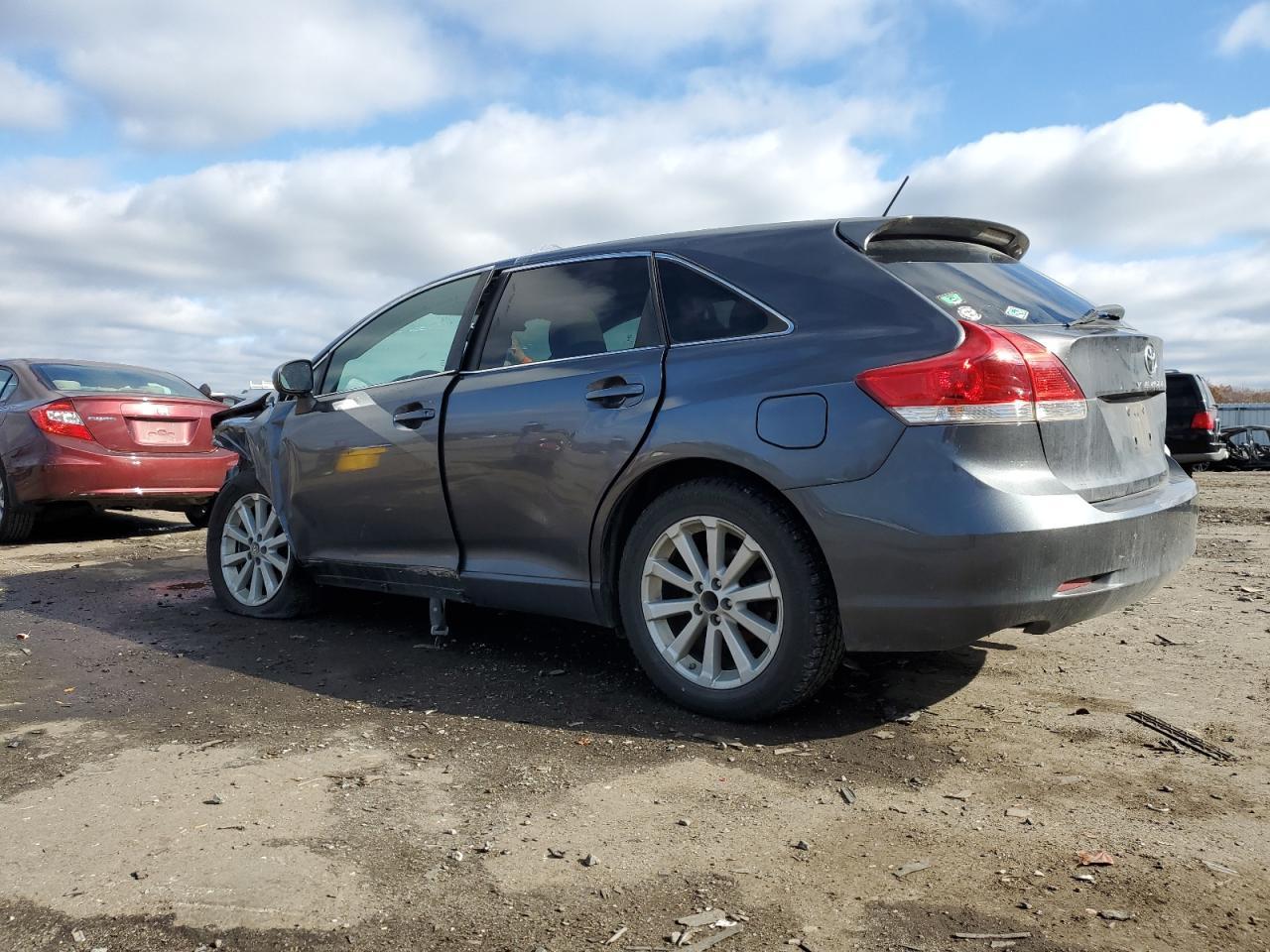2010 Toyota Venza - Image 2