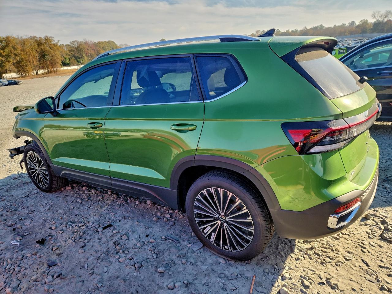 2025 Volkswagen Taos Se - Image 2