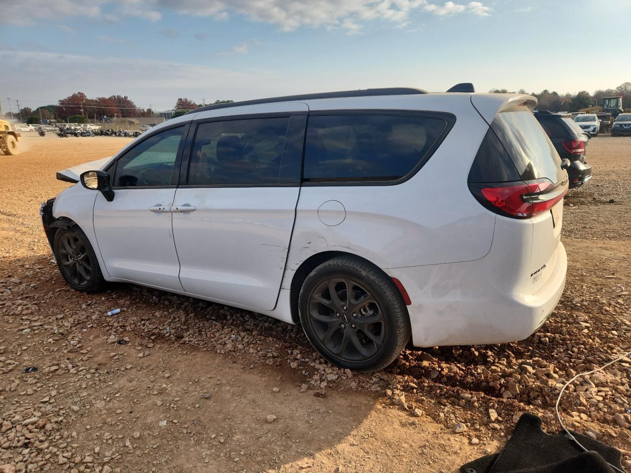 2024 Chrysler Pacifica Touring L - Фото 2