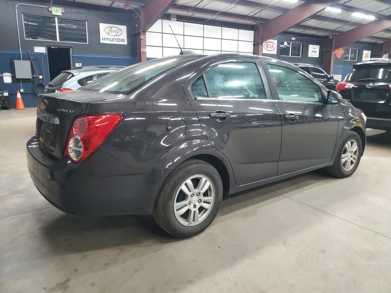 2015 Chevrolet Sonic Lt - Image 3