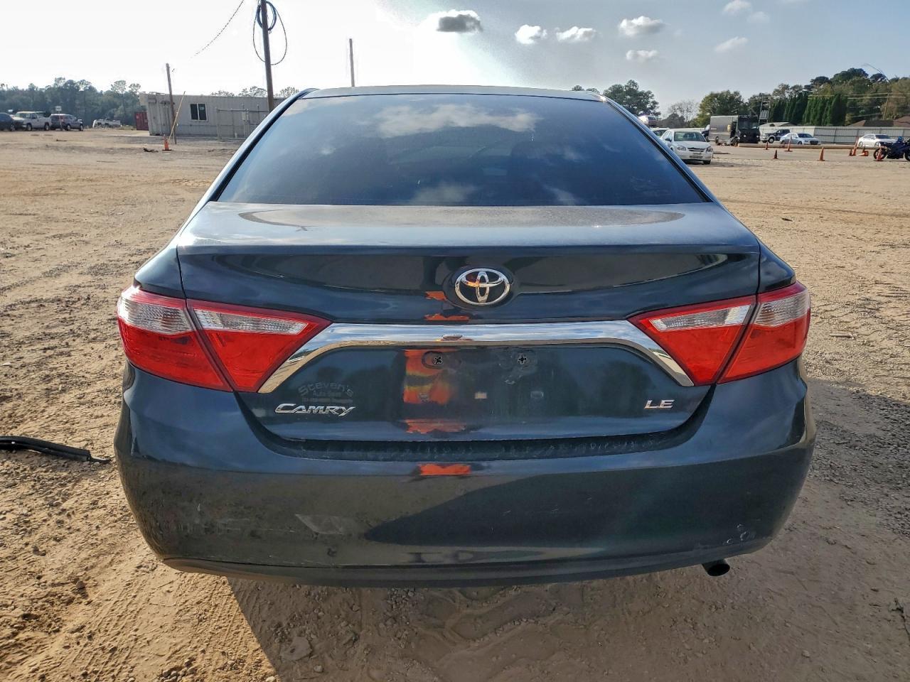 2015 Toyota Camry Le - Image 6