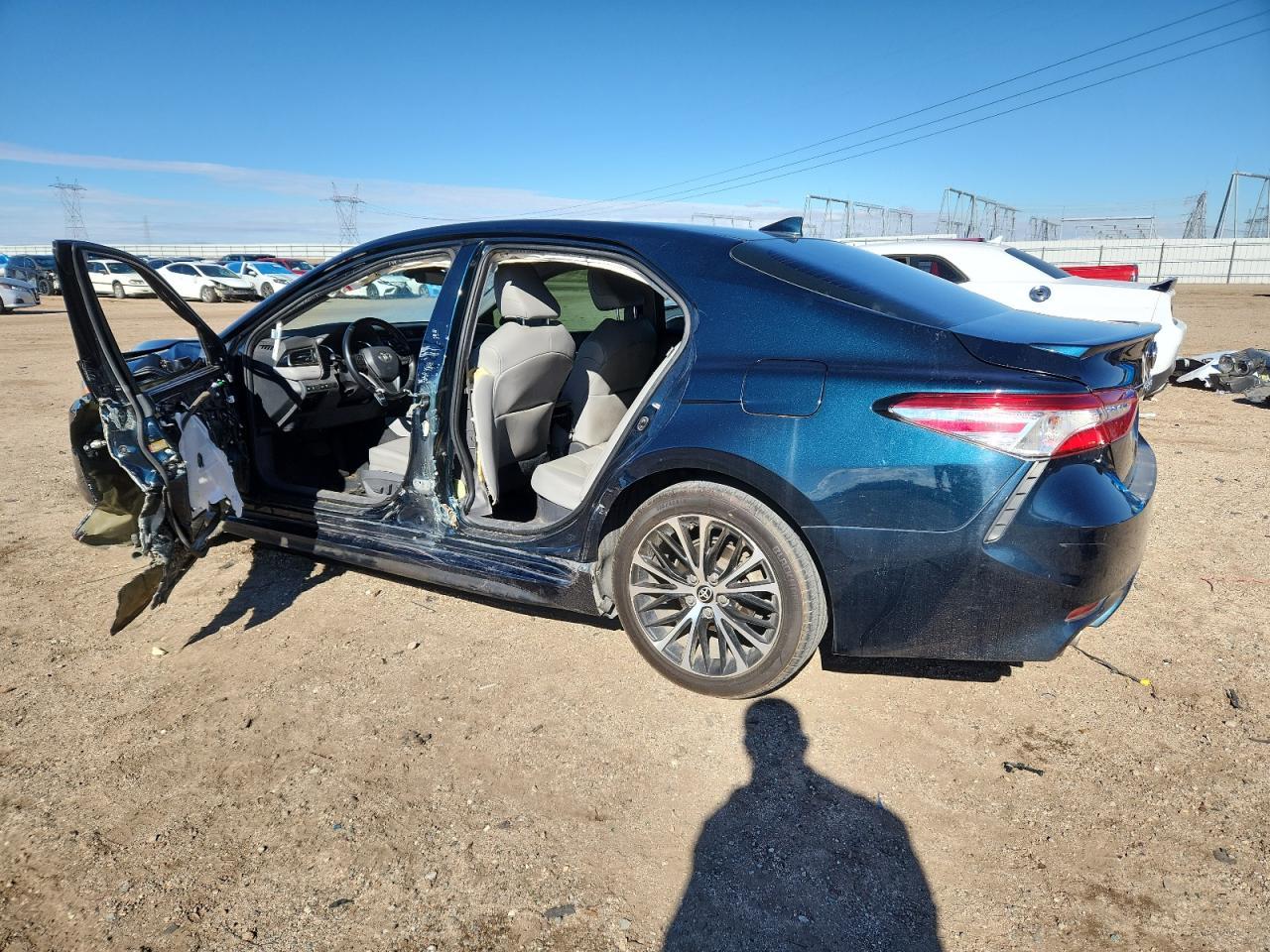 2020 Toyota Camry Se - Image 2