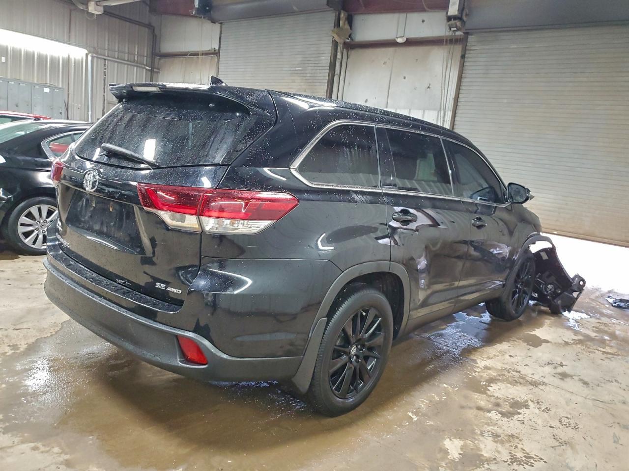 2019 Toyota Highlander Se - Image 3