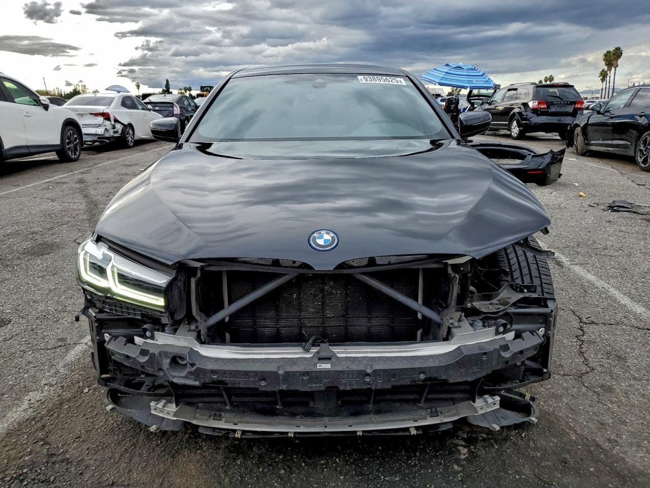 2023 BMW 530E - Фото 5