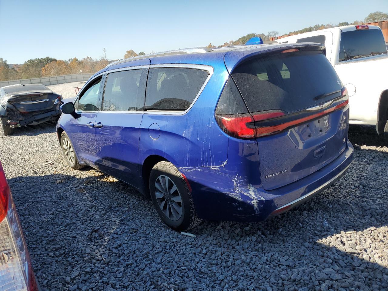 2021 Chrysler Pacifica Touring L - Image 2