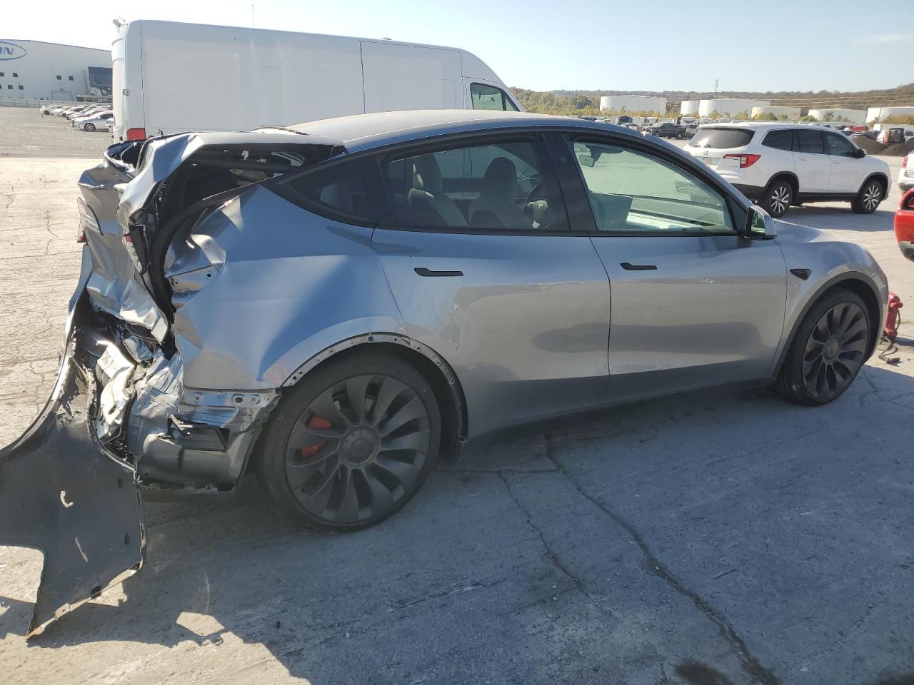 2024 Tesla Model Y - Фото 3