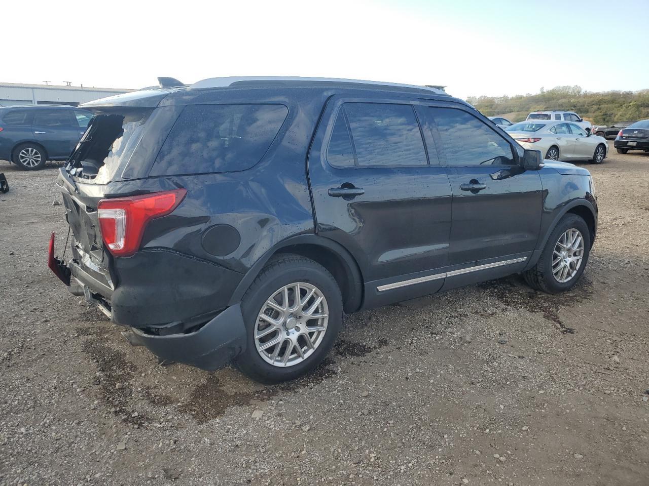 2016 Ford Explorer Xlt - Фото 3