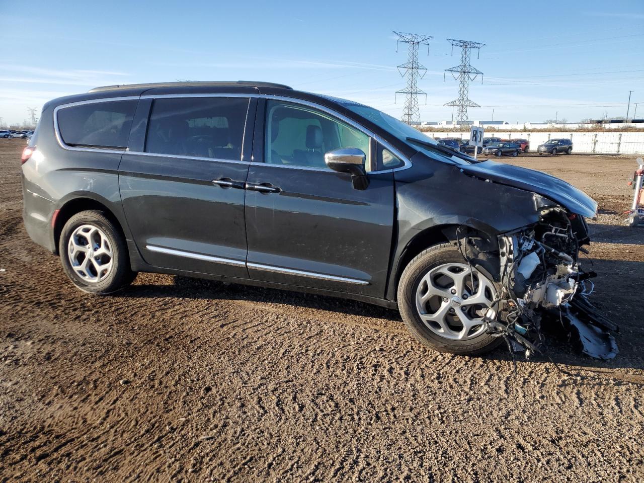 2023 Chrysler Pacifica Limited - Image 4