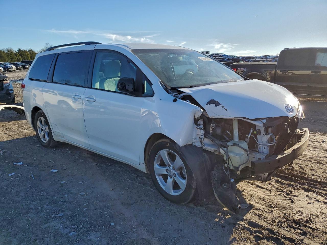2011 Toyota Sienna Le - Image 4