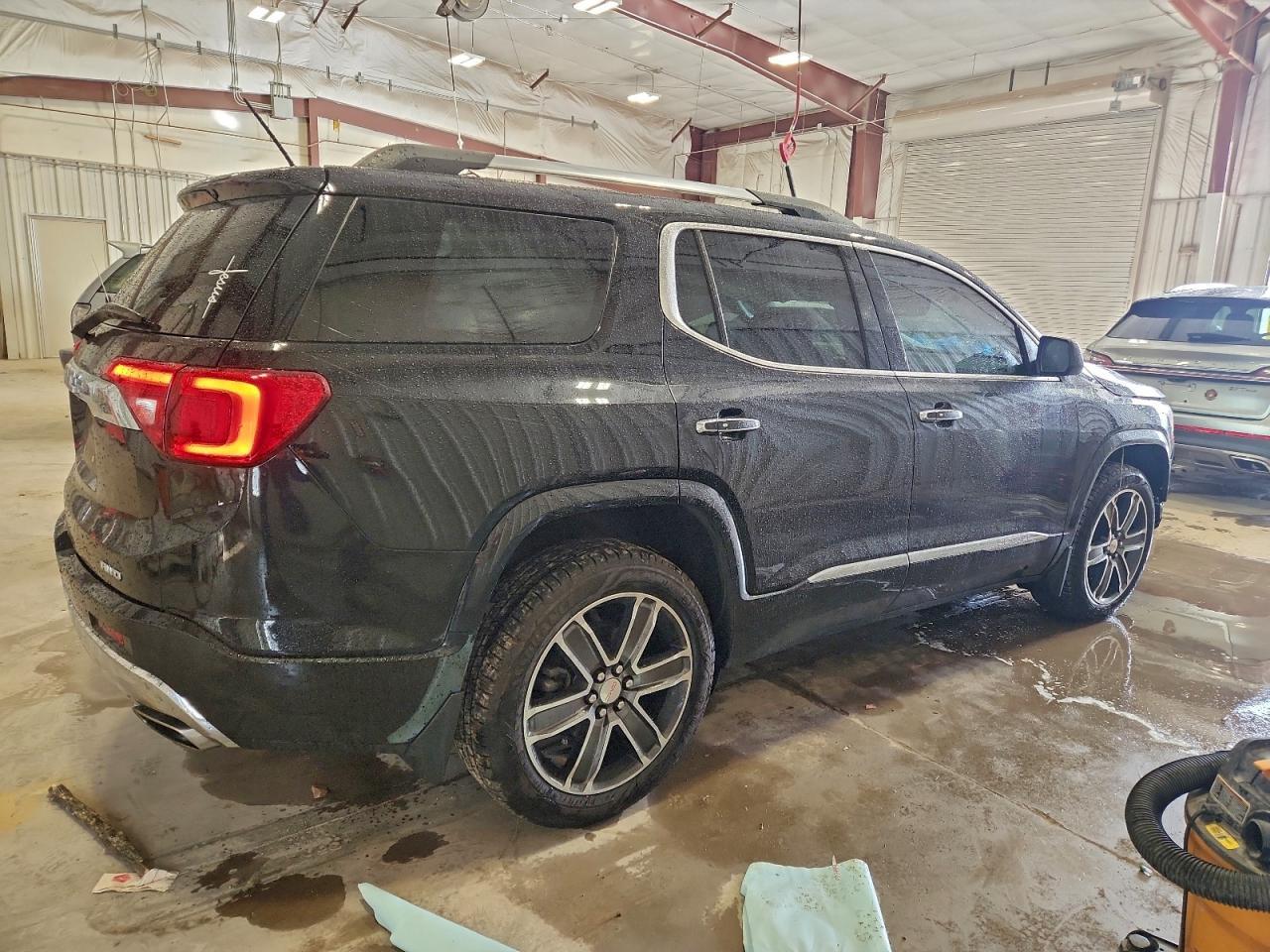 2018 GMC Acadia Denali - Image 3