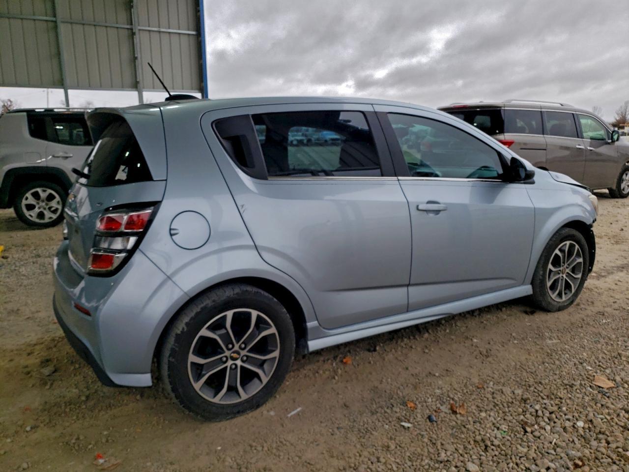 2017 Chevrolet Sonic Lt - Фото 3