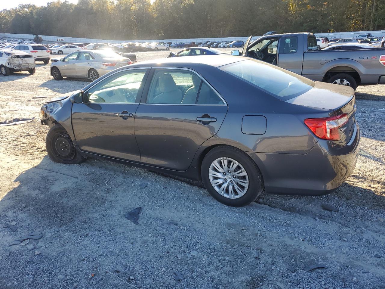 2012 Toyota Camry Base - Фото 2