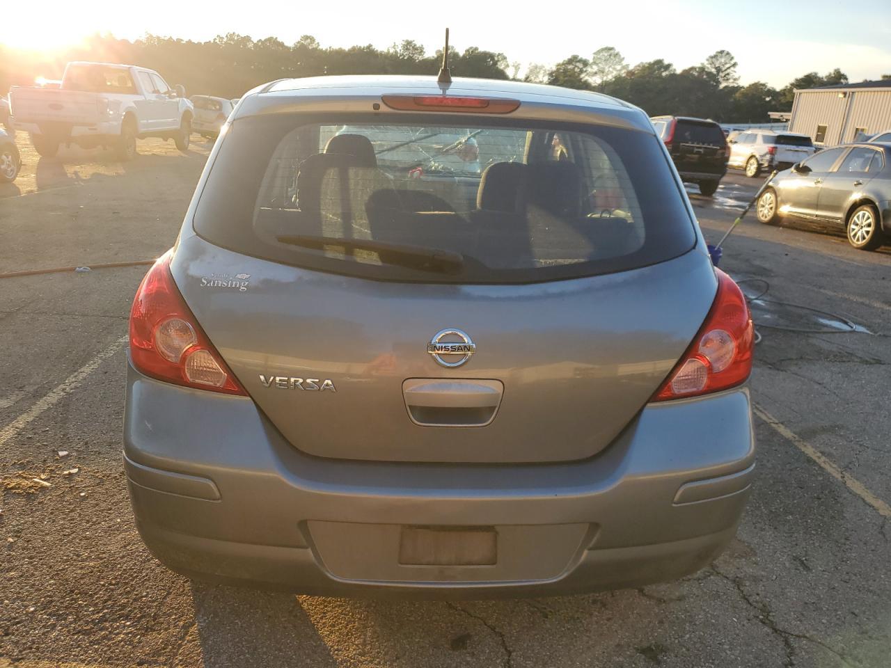 2011 Nissan Versa 1.8 S - Фото 6
