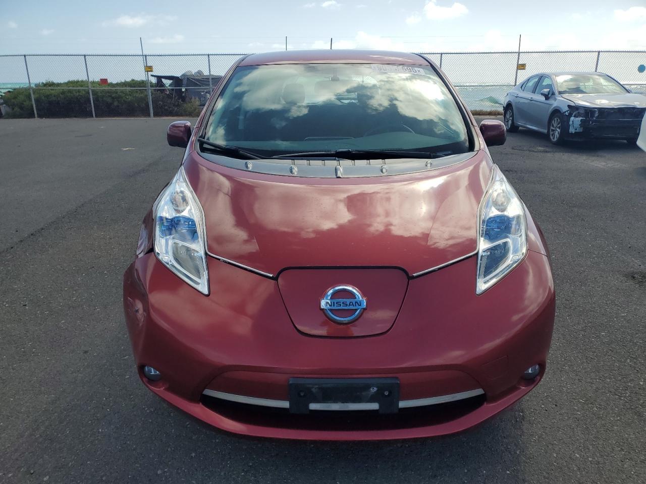 2015 Nissan Leaf S - Image 5