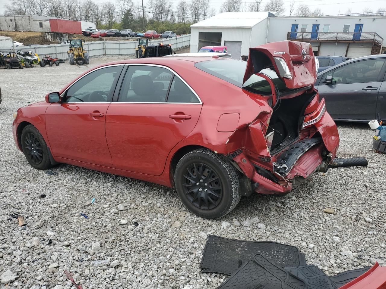 2011 Toyota Camry Base - Фото 2