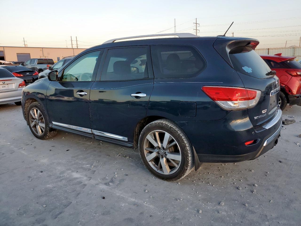 2013 Nissan Pathfinder S - Image 2