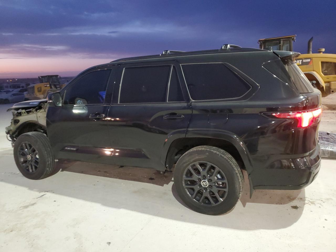 2024 Toyota Sequoia Sr5 - Фото 2