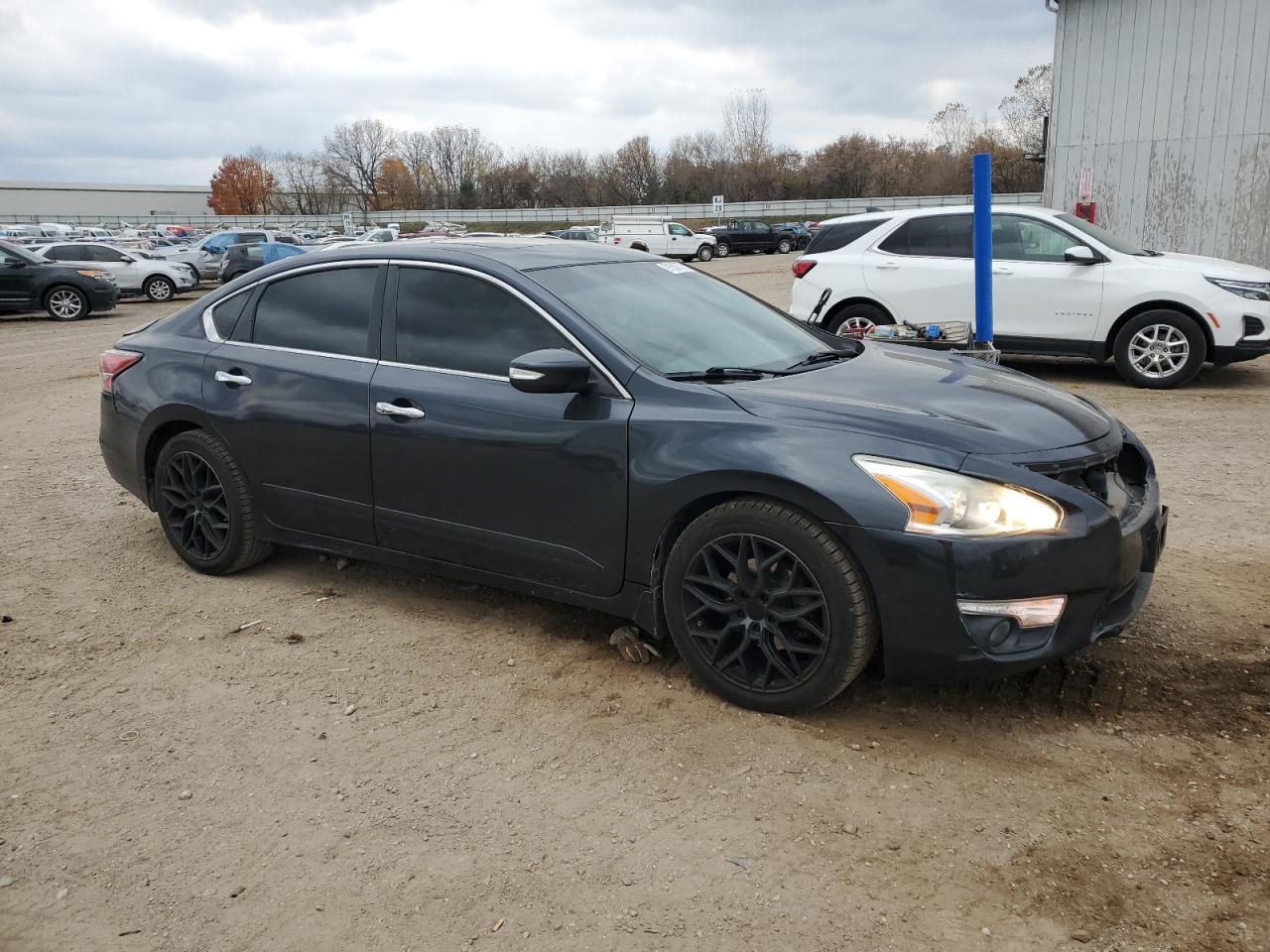 2015 Nissan Altima 2.5 - Image 4