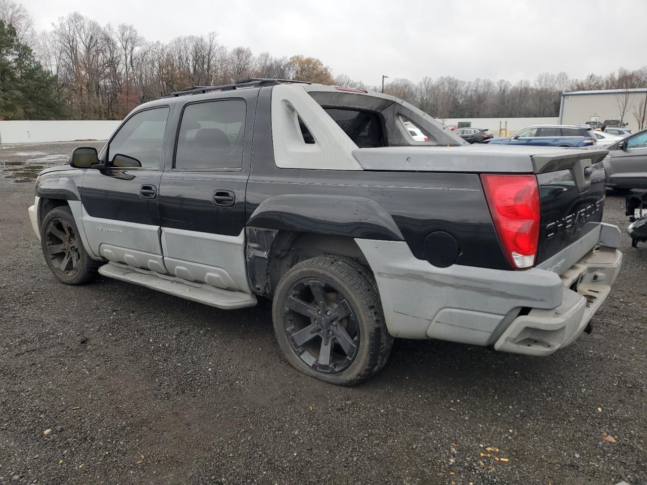 2002 Chevrolet Avalanche C1500 - Фото 2